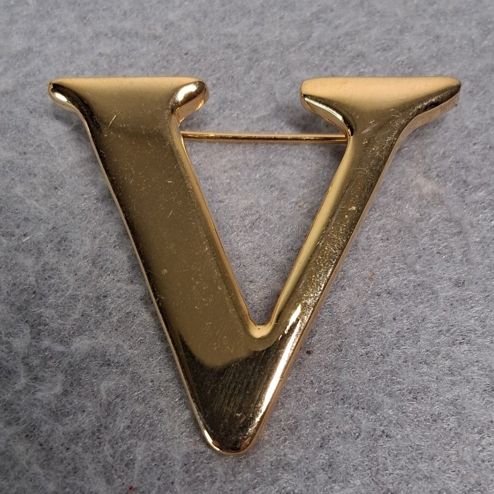 Gold Tone Initial Letter V Brooch Pin Monogram Minimalist Jewelry Accessory